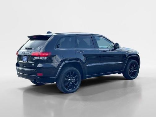 2022 Jeep Grand Cherokee LAREDO