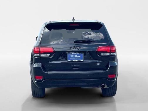 2022 Jeep Grand Cherokee LAREDO