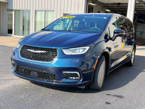 Fathom Blue Pearlcoat 2023 Chrysler Pacifica Touring-L