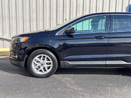 Black Metallic 2024 Ford Edge SEL