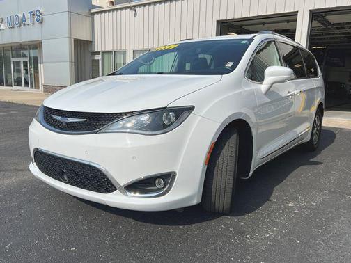 Bright White Clearcoat 2020 Chrysler Pacifica Touring-L Plus