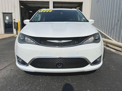 Bright White Clearcoat 2020 Chrysler Pacifica Touring-L Plus