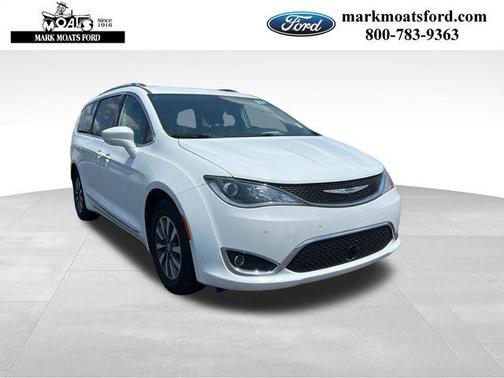 Bright White Clearcoat 2020 Chrysler Pacifica Touring-L Plus