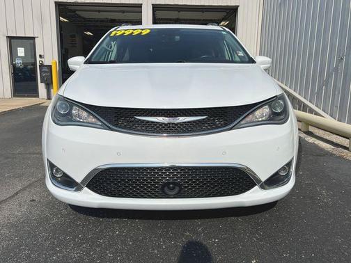 Bright White Clearcoat 2020 Chrysler Pacifica Touring-L Plus