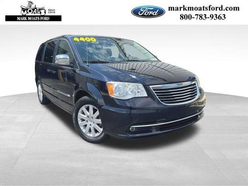 Blackberry Pearlcoat 2011 Chrysler Town & Country Touring-L