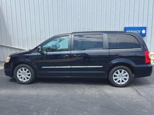 Blackberry Pearlcoat 2011 Chrysler Town & Country Touring-L