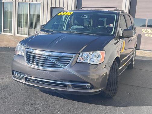 2016 Chrysler Town & Country Touring