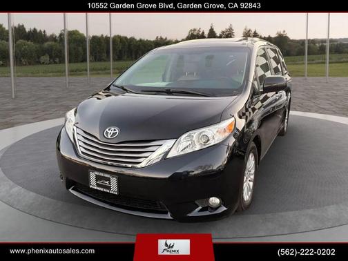 Midnight Black Metallic 2016 Toyota Sienna XLE