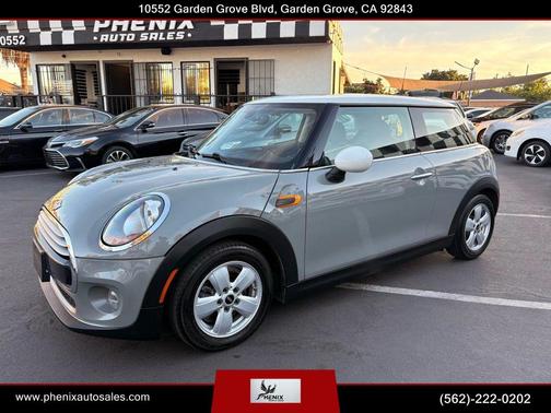Moonwalk Gray Metallic 2014 MINI Hardtop Cooper