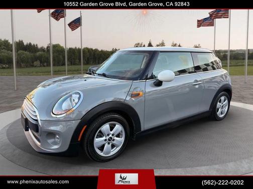 Moonwalk Gray Metallic 2014 MINI Hardtop Cooper
