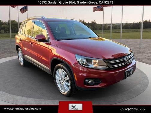 Wild Cherry Metallic 2013 Volkswagen Tiguan 2.0T SE 4MOTION