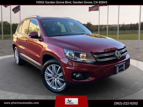 Wild Cherry Metallic 2013 Volkswagen Tiguan 2.0T SE 4MOTION