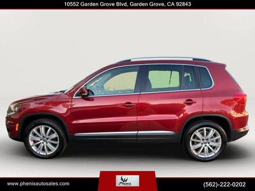 Wild Cherry Metallic 2013 Volkswagen Tiguan 2.0T SE 4MOTION