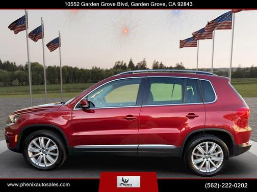 Wild Cherry Metallic 2013 Volkswagen Tiguan 2.0T SE 4MOTION