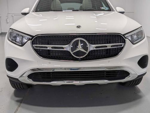 Polar White 2026 Mercedes-Benz GLC 300