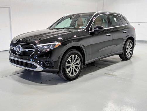 Black 2025 Mercedes-Benz GLC 300