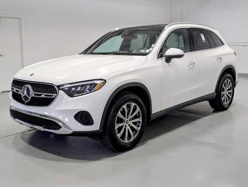 Polar White 2026 Mercedes-Benz GLC 300