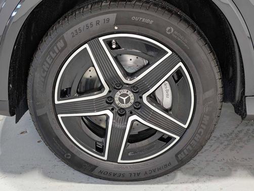 Graphite Grey Metallic 2026 Mercedes-Benz GLC 300