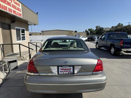 2004 Ford Crown Victoria LX