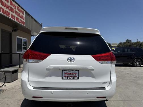 2011 Toyota Sienna XLE