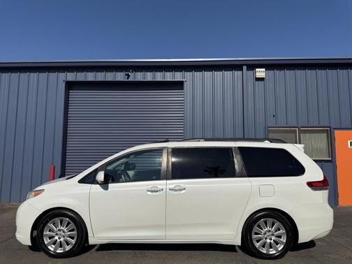 2011 Toyota Sienna XLE Limited