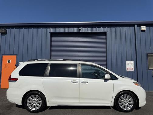 2011 Toyota Sienna XLE Limited