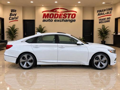 Platinum White Pearl 2018 Honda Accord Touring