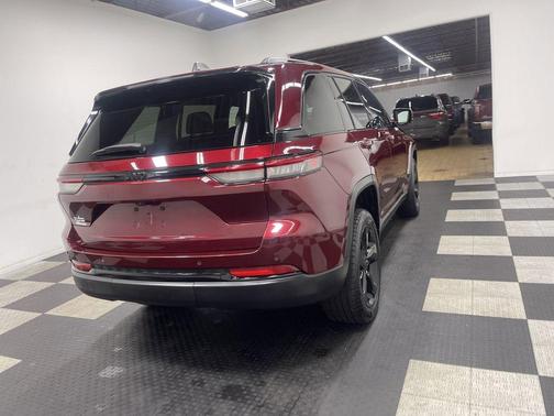 Velvet Red Pearlcoat 2023 Jeep Grand Cherokee Altitude