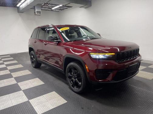 Velvet Red Pearlcoat 2023 Jeep Grand Cherokee Altitude