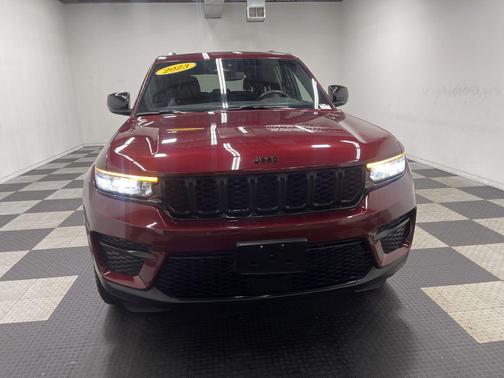 Velvet Red Pearlcoat 2023 Jeep Grand Cherokee Altitude