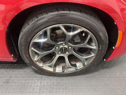 Redline Red Tricoat Pearl 2016 Chrysler 300 S