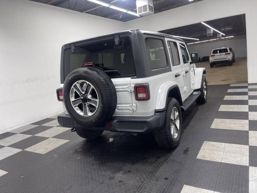 Bright White Clearcoat 2020 Jeep Wrangler Unlimited Sahara