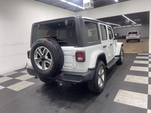 Bright White Clearcoat 2020 Jeep Wrangler Unlimited Sahara