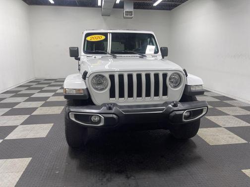 Bright White Clearcoat 2020 Jeep Wrangler Unlimited Sahara
