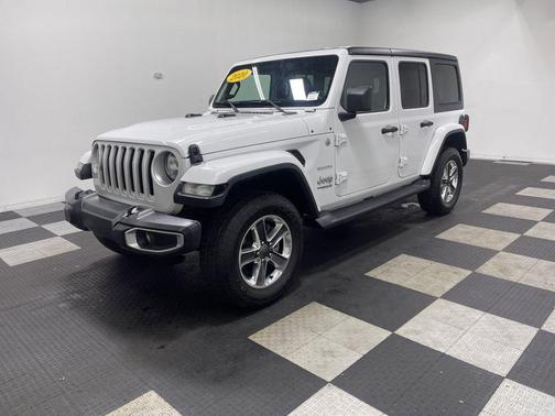 Bright White Clearcoat 2020 Jeep Wrangler Unlimited Sahara