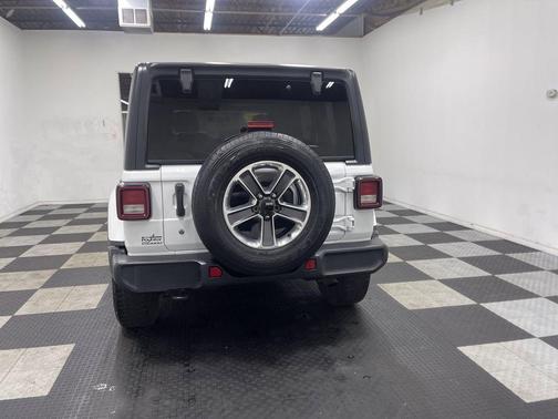 Bright White Clearcoat 2020 Jeep Wrangler Unlimited Sahara