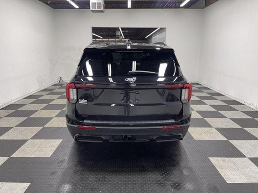 Agate Black Metallic 2027 Ford Explorer ST-Line