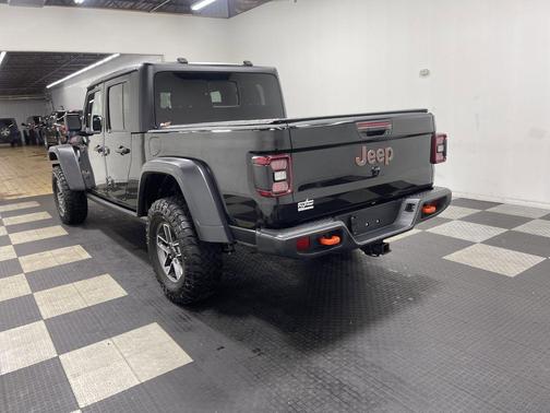 Black Clearcoat 2024 Jeep Gladiator Mojave