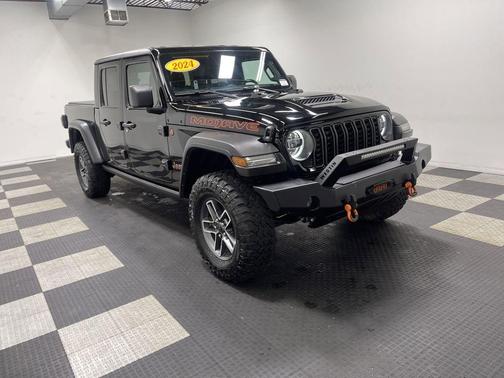 Black Clearcoat 2024 Jeep Gladiator Mojave