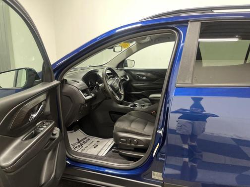 Marine Metallic 2023 GMC Terrain SLE