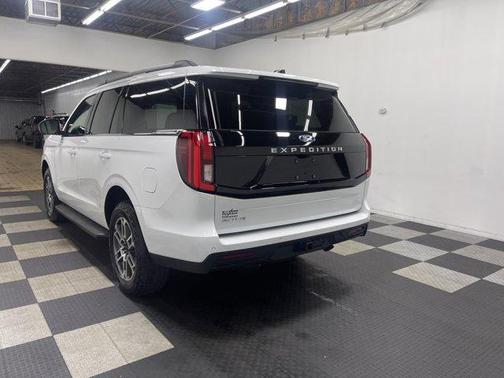 Oxford White 2026 Ford Expedition Active