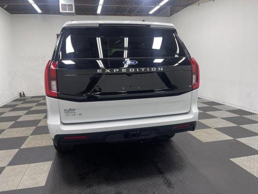 Oxford White 2026 Ford Expedition Active