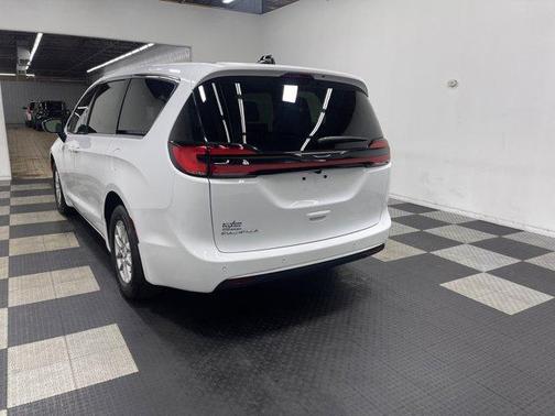 Bright White Clearcoat 2027 Chrysler Pacifica SELECT