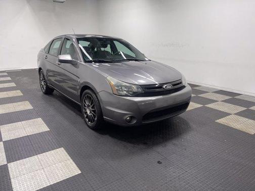 Gray 2010 Ford Focus SES