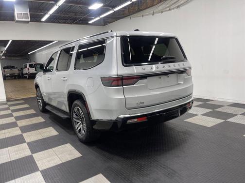 Silver Zynith 2024 Jeep Wagoneer Series II