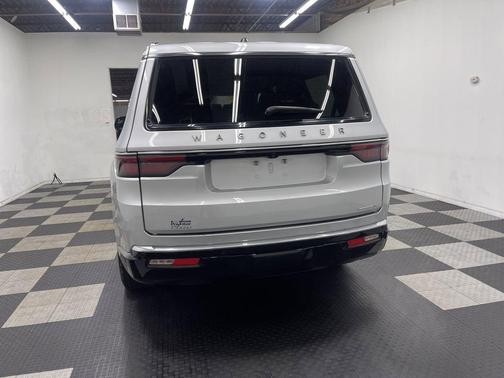 Silver Zynith 2024 Jeep Wagoneer Series II