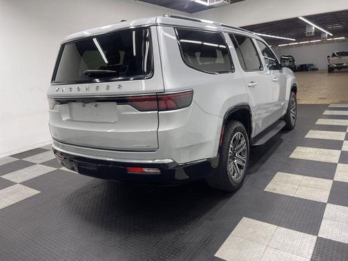 Silver Zynith 2024 Jeep Wagoneer Series II