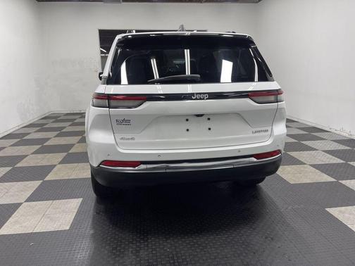Bright White Clearcoat 2023 Jeep Grand Cherokee Limited