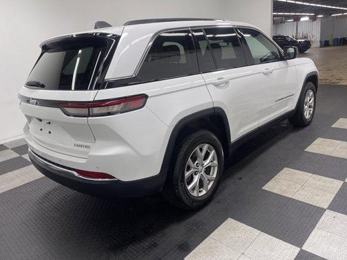 Bright White Clearcoat 2023 Jeep Grand Cherokee Limited