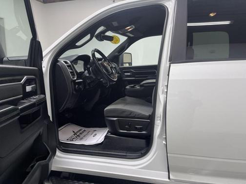Bright White Clearcoat 2024 RAM 2500 Big Horn